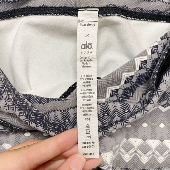 Alo Yoga Airbrush Capri Arctic Natural 3/4 Length Leggings Workout Size Small - Picture 6 of 10